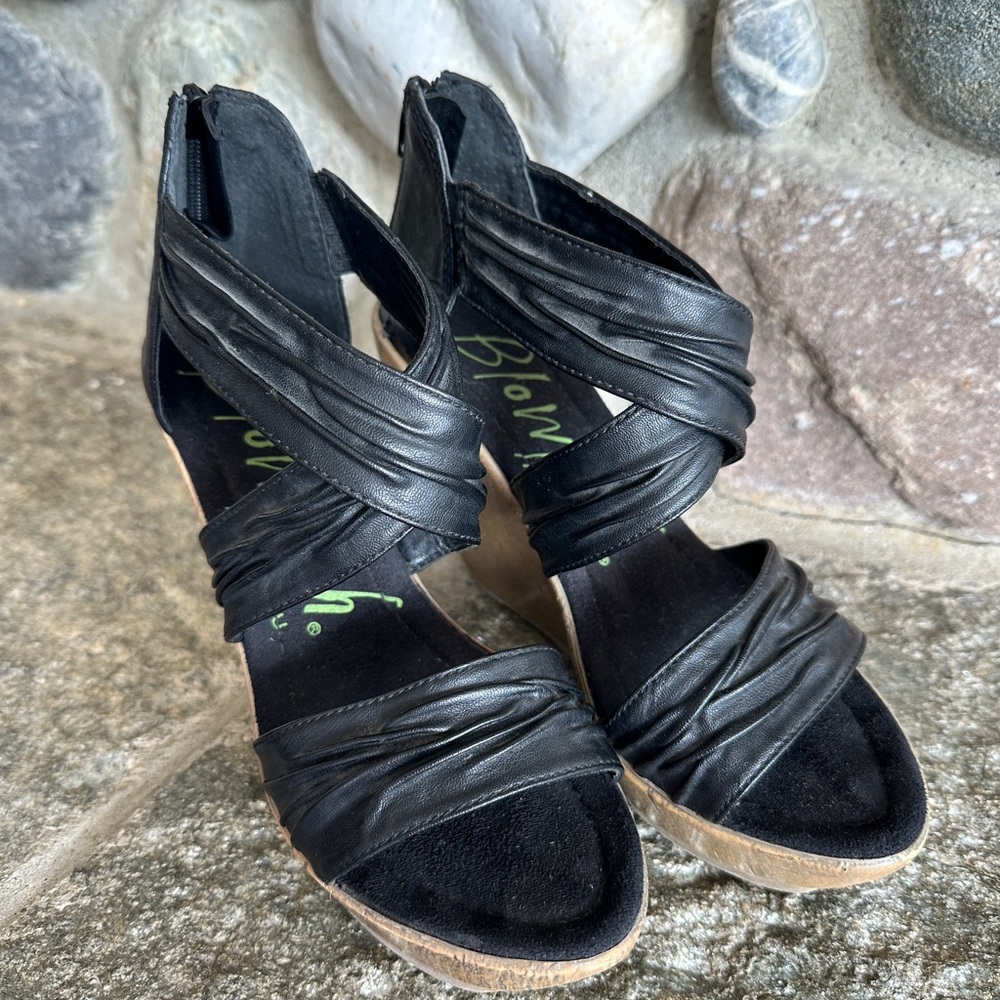 NWOT Blowfish Black Wedge Sandals with Ruched Straps